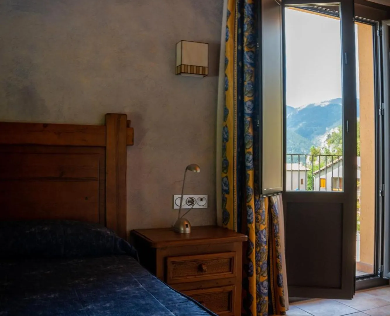Hostal Cal Francisco Gosol 2*,